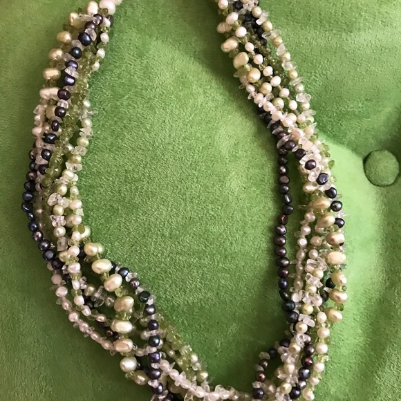 Jewelry - Freshwater Pearl and Peridot Necklace
